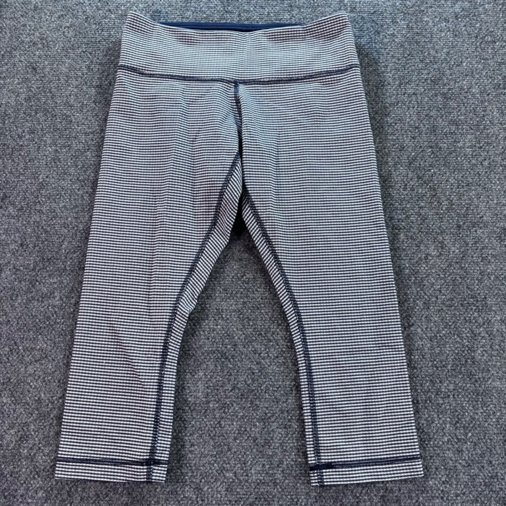Lululemon Leggings Womens 6 Black White Striped Cropped Wunder Under Yoga Pants